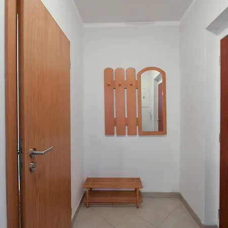 Guestin 2room Apt @ Nademlejnska *