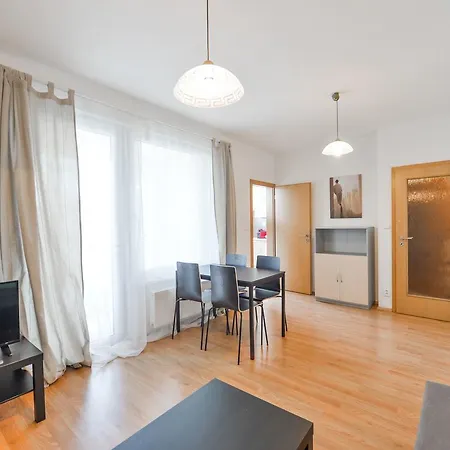 Guestin 2room Apt @ Nademlejnska