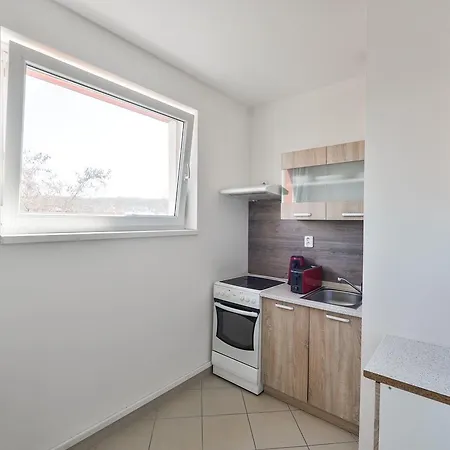Guestin 2room Apt @ Nademlejnska *